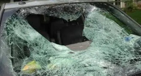 Паркирана кола стана жертва на войната в Украйна Паркирана кола стана жертва на войната в Украйна