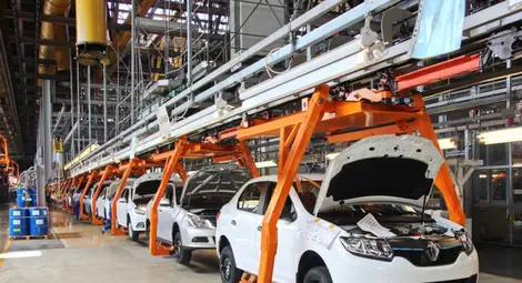 Заводът АвтоВАЗ в Толиати все още работи, но произвежда модели от миналото.