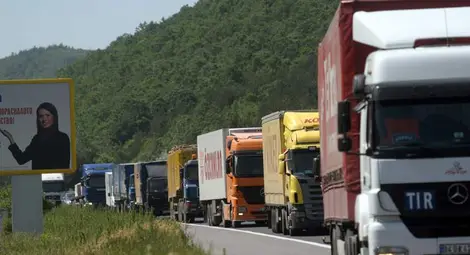 Свалят винетките за колите, вдигат ги за камионите