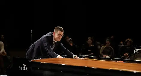 Теодор Петков-Тото посегнал към пианото още тригодишен. И то абсолютно доброволно