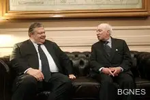 Нимиц: Няма напредък в преговорите за името на Македония