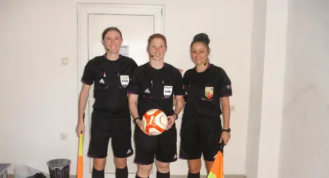 Русенка със значка на ФИФА   и УЕФА за международен съдия