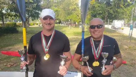 Гребците сред най-добрите в първенство за ветерани