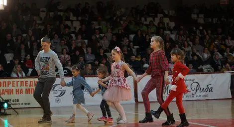 Михаела Луканова и Теодор Иванов станаха Мис и Мистър Танц 2022 в Русе /галерия/