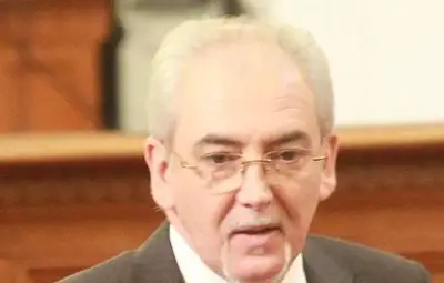 Медиите в Турция: Лютви Местан подкрепя НАТО, Доган - Русия Медиите в Турция: Лютви Местан подкрепя НАТО, Доган - Русия