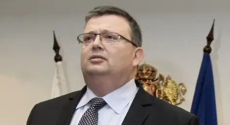 800 телефона, повечето корпоративни, подслушвани при Цветанов