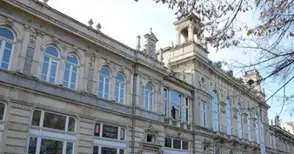 Улични танци на сцена пред Доходното в събота