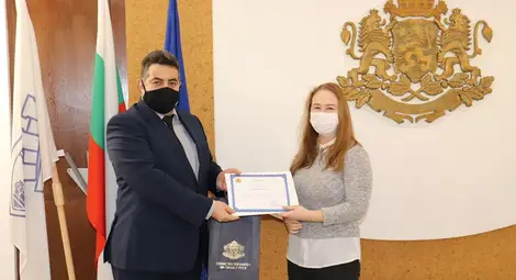 Областният управител Галин Григоров награди победителите в литературен конкурс на Военния клуб в Русе