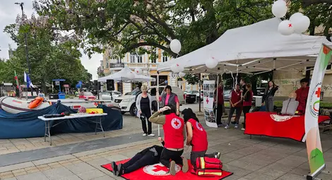 Демонстрации и награди на Международния ден на Червения кръст и Червения полумесец в Русе Демонстрации и награди на Международния ден на Червения кръст и Червения полумесец в Русе