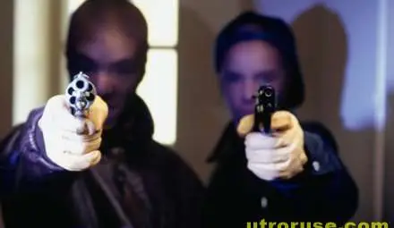 Двама нападали и грабили казина и магазини в Русе