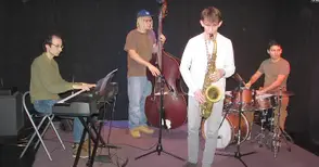 „Николай Димитров квартет“ с джаз концерт пред Доходното