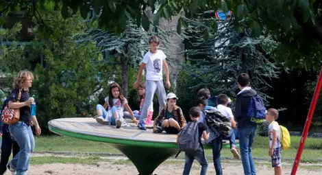 2/3 от родителите са удряли шамари на децата си 2/3 от родителите са удряли шамари на децата си