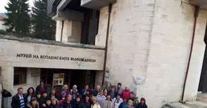 Пенсионери си направиха пътуващ урок по родолюбие