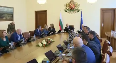 Борисов: Хората да не се запасяват, имаме всичко, индустрията ще работи на макс Борисов: Хората да не се запасяват, имаме всичко, индустрията ще работи на макс