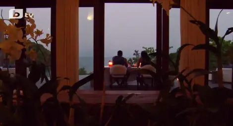 Сървайвъри спят в леглото на Анджелина Джоли и Брад Пит Сървайвъри спят в леглото на Анджелина Джоли и Брад Пит