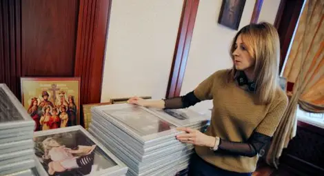 Хубавата кримска прокурорка отива на избори за Думата