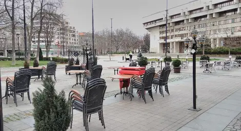 Ресторантьорите искат отстъпки за такса смет и тротоарни права Ресторантьорите искат отстъпки за такса смет и тротоарни права