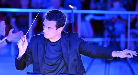 Казват, че рокът бил мъртъв? Да, бе, да! Когато класиката срещне своето палаво, буйно, непокорно и понякога дори диво, но прекрасно дете Казват, че рокът бил мъртъв? Да, бе, да! Когато класиката срещне своето палаво, буйно, непокорно и понякога дори диво, но прекрасно дете