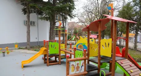 Учители и помощен персонал в детски градини против отварянето им