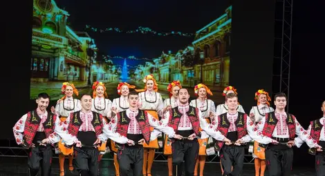 Пълна зала аплодира младежкия коледен концерт