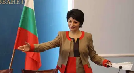 Тотомилиони за Десислава Атанасова, работа за Светлана Ангелова, парата за Глория от коледната пита