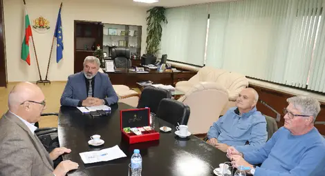 Работна среща обсъди отстраняването на опасни участъци при електроснабдяването в общините Борово и Две могили