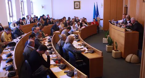 Сигнал за бомба в Столична община, съветниците отказаха да напуснат сградата