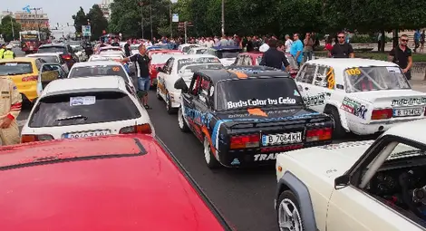 Състезатели от цялата страна изпратиха Тодор Славов в последния му път