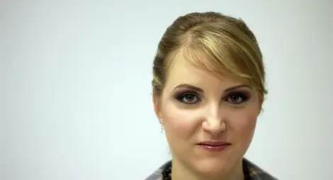 Красива докторантка поема прогнозата за времето от Станислава Цалова в бТВ