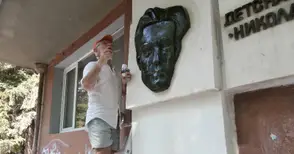 Зюхтю Калит върна достойнството  на русенски статуи и барелефи