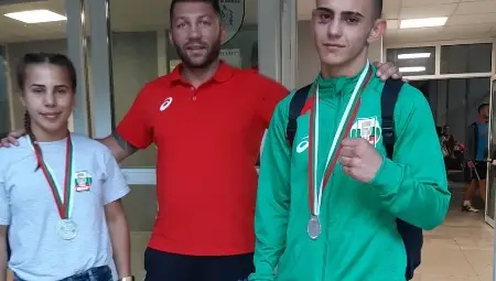 Алексей със своите медалисти от европейското първенство.  Снимка: Утро