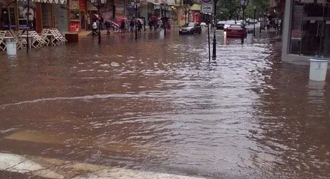 Над 100 сигнала за наводнени улици и сгради след края на бурята