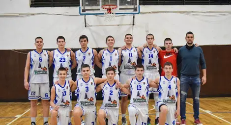 Теодор /с номер 23 на екипа/ е основен състезател на „Дунав 2016“. Снимка: „Дунав 2016“ Теодор /с номер 23 на екипа/ е основен състезател на „Дунав 2016“. Снимка: „Дунав 2016“