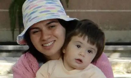 Млада майка се нуждае от помощ, бори се за живота си