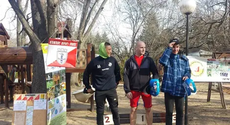 Любители от 5 до 75 години тичаха с компас и карта в парка