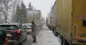 Обичайните заподозрени пак блокираха пътя Русе-Бяла в снега