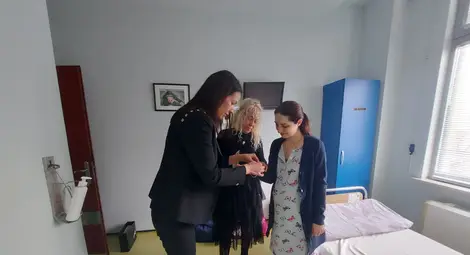 Гривни с наричания  получиха на Благовещение всички родилки в Русе от Жени ГЕРБ