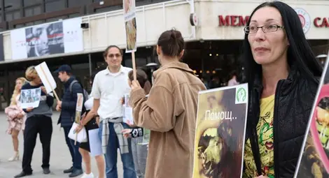 12 вегани се събраха на "Веган прайд парад" в София