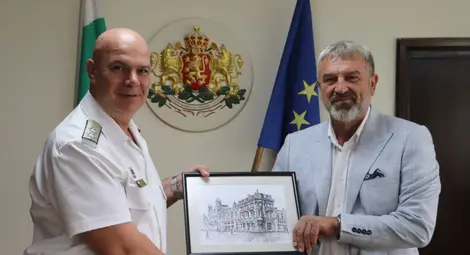 Двама военнослужещи и един цивилен служител от ВМС бяха наградени от областния управител на Русе Драгомир Драганов