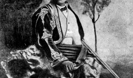 Филип Тотю с оръжие