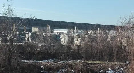 Балирани отпадъци от Германия складирани на площадка до Дунав мост