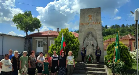 Бъзовец увековечи паметта на &bdquo;своя&ldquo; Ботев четник Владимир Върбанов