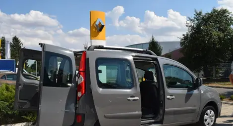 Нов автомобил ще ползва Обществената трапезария в Русе Нов автомобил ще ползва Обществената трапезария в Русе