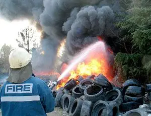 Роми опушиха "Тракцията" с горящи гуми от камиони
