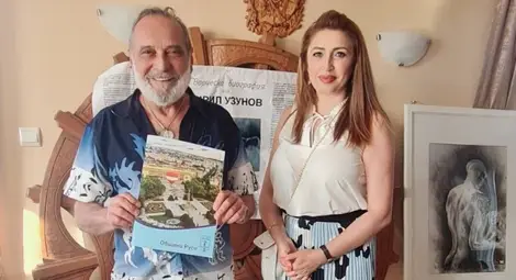 Кирил Узунов със зам.-кмета Златомира Стефанова. Кирил Узунов със зам.-кмета Златомира Стефанова.