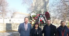 Ценовчани поднесоха цветя на Отряда на обречените в Брезник