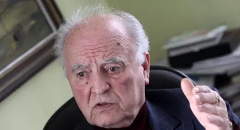 Бившият премиер Димитър Попов изгубил 1000 лева на улицата