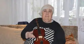 Майка търси талантливо дете, за да дари цигулката на дъщеря си