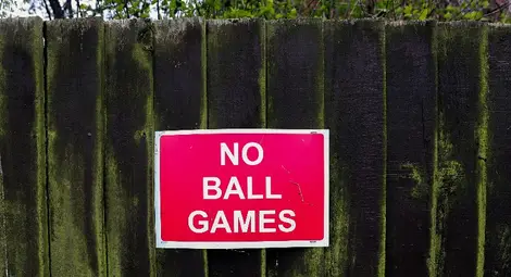 ФИФА отлага мачовете през лятото ФИФА отлага мачовете през лятото