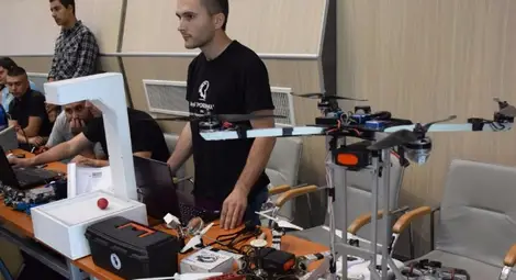 Наградиха най-добрите майстори на роботи Наградиха най-добрите майстори на роботи